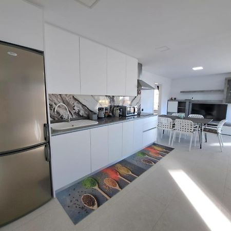 Newly Reformed 2 Bedroom Apartment In The Center Of Los Cristianos ロスクリスティアーノス エクステリア 写真