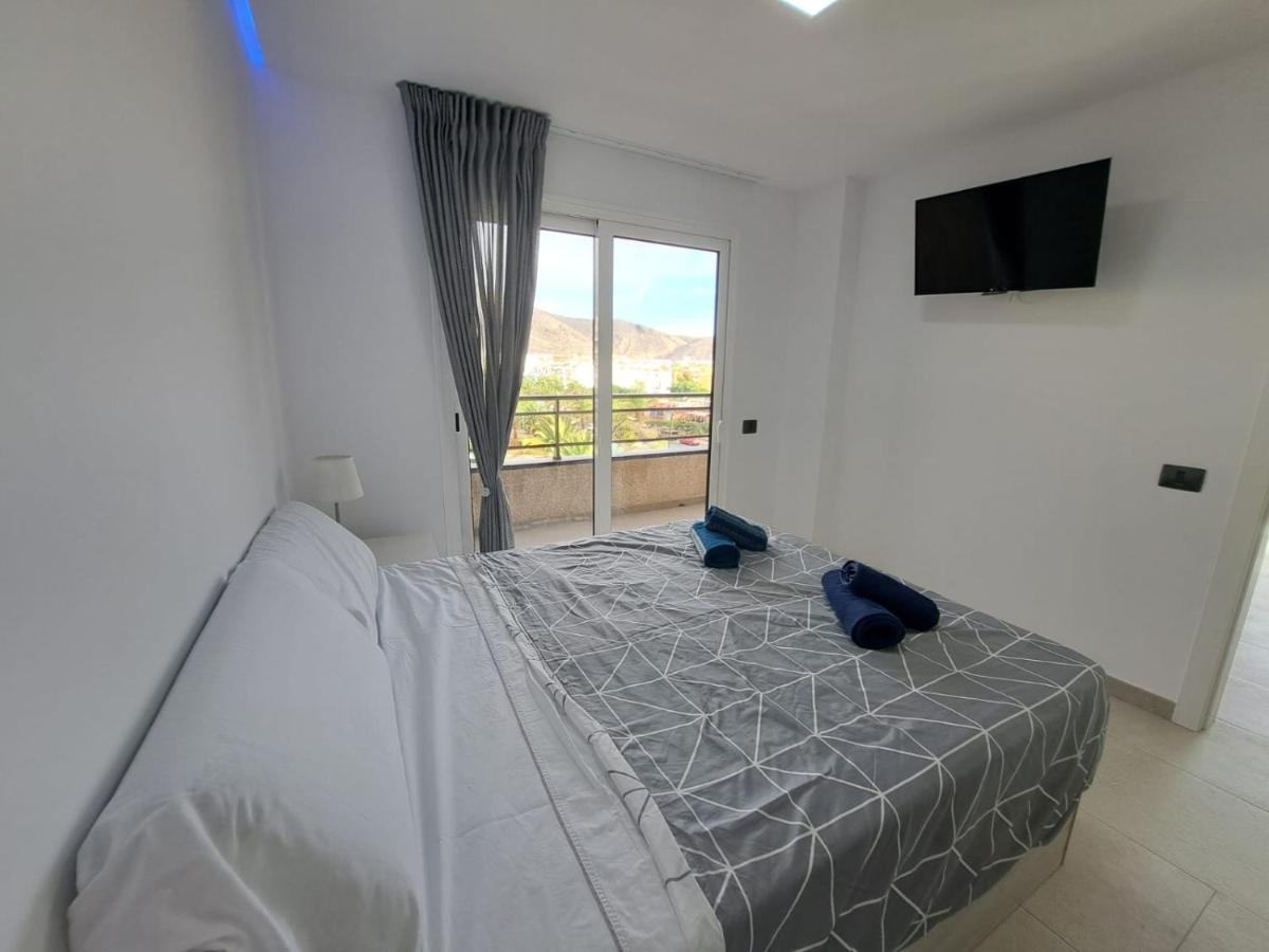 Newly Reformed 2 Bedroom Apartment In The Center Of Los Cristianos ロスクリスティアーノス エクステリア 写真